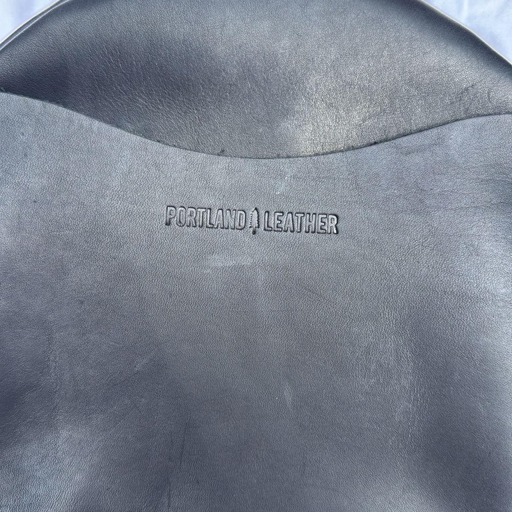 Portland Leather Circle Crossbody black EUC 9 inch - Picture 2 of 3